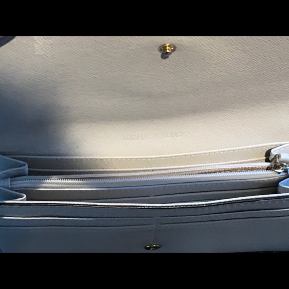 COPY - Michael Kors wallet - Picture 2 of 3